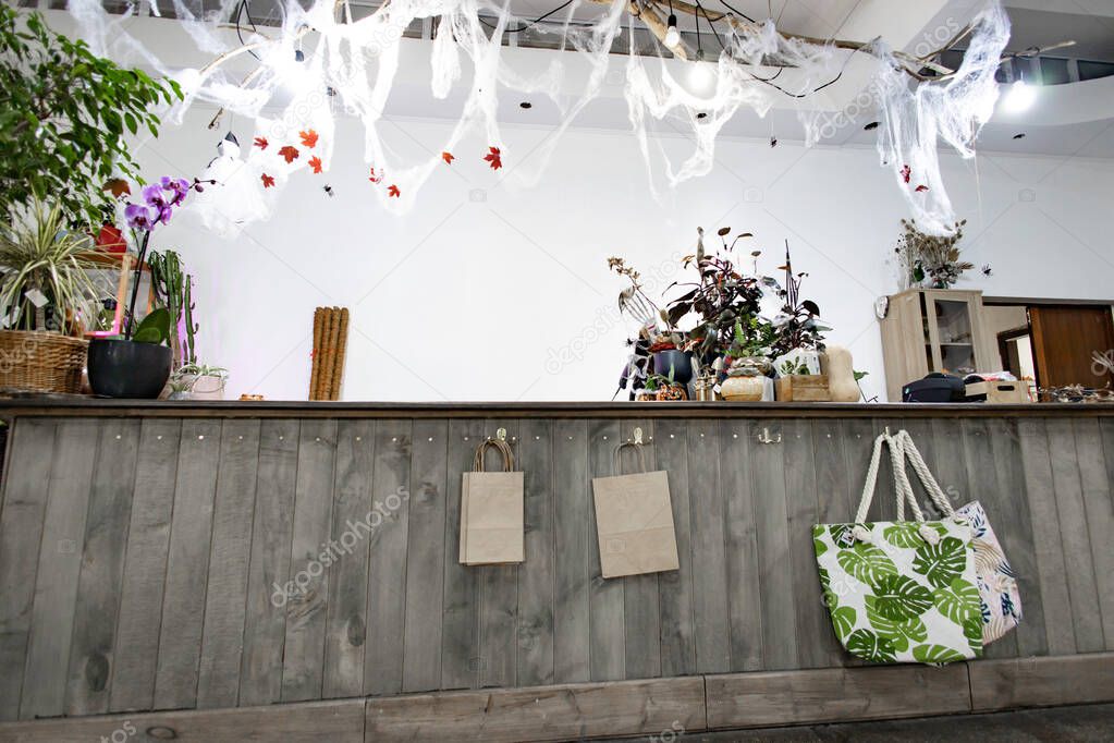 Houten kassakoopjes gepresenteerd bij de kassa in een winkel