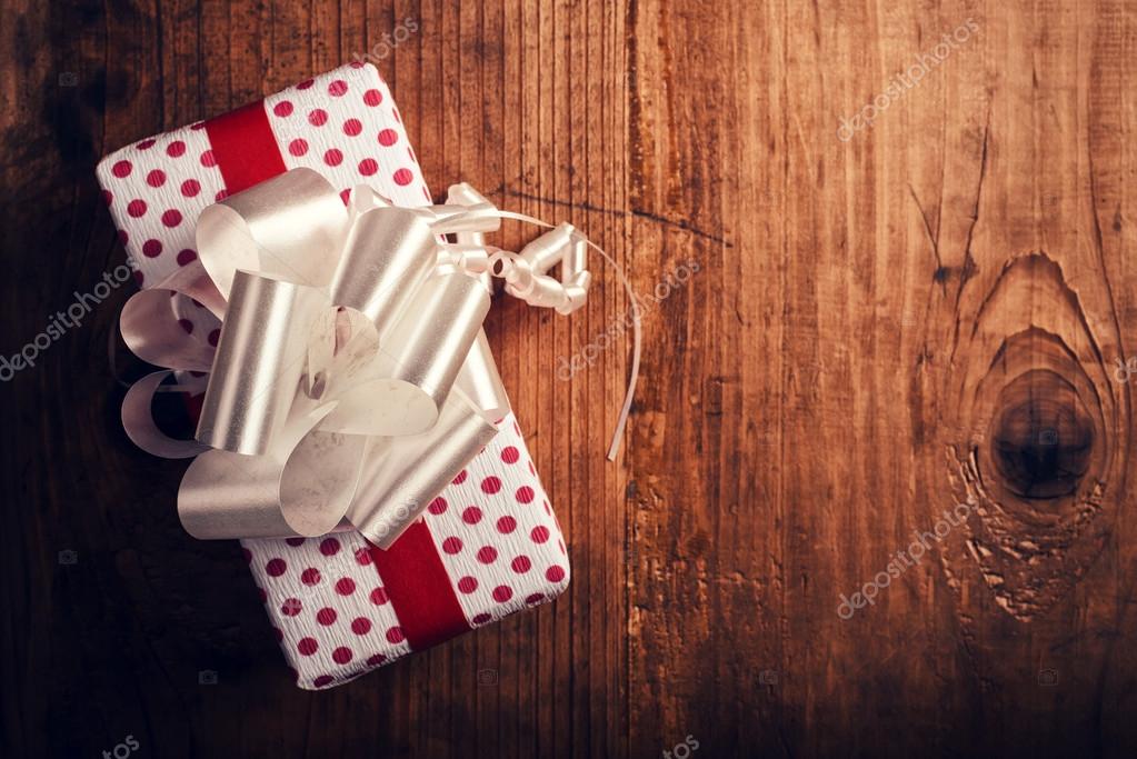 Eventstand met houten give-aways en relatiegeschenken